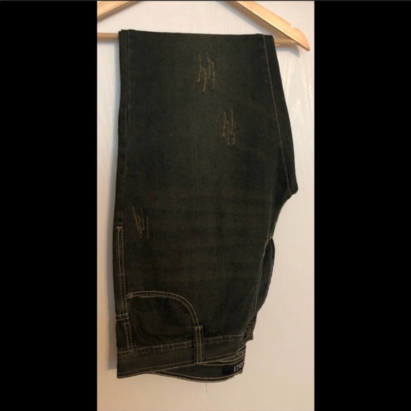 Distressed Jeans - Picture 2 of 6